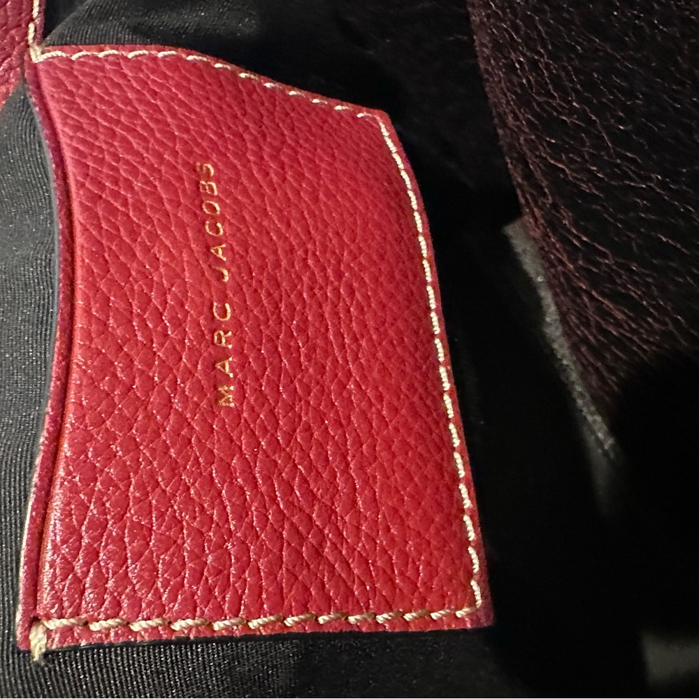 MARC JACOBS The Grind Tote in Burgundy - with lock and key - Picture 11 of 14